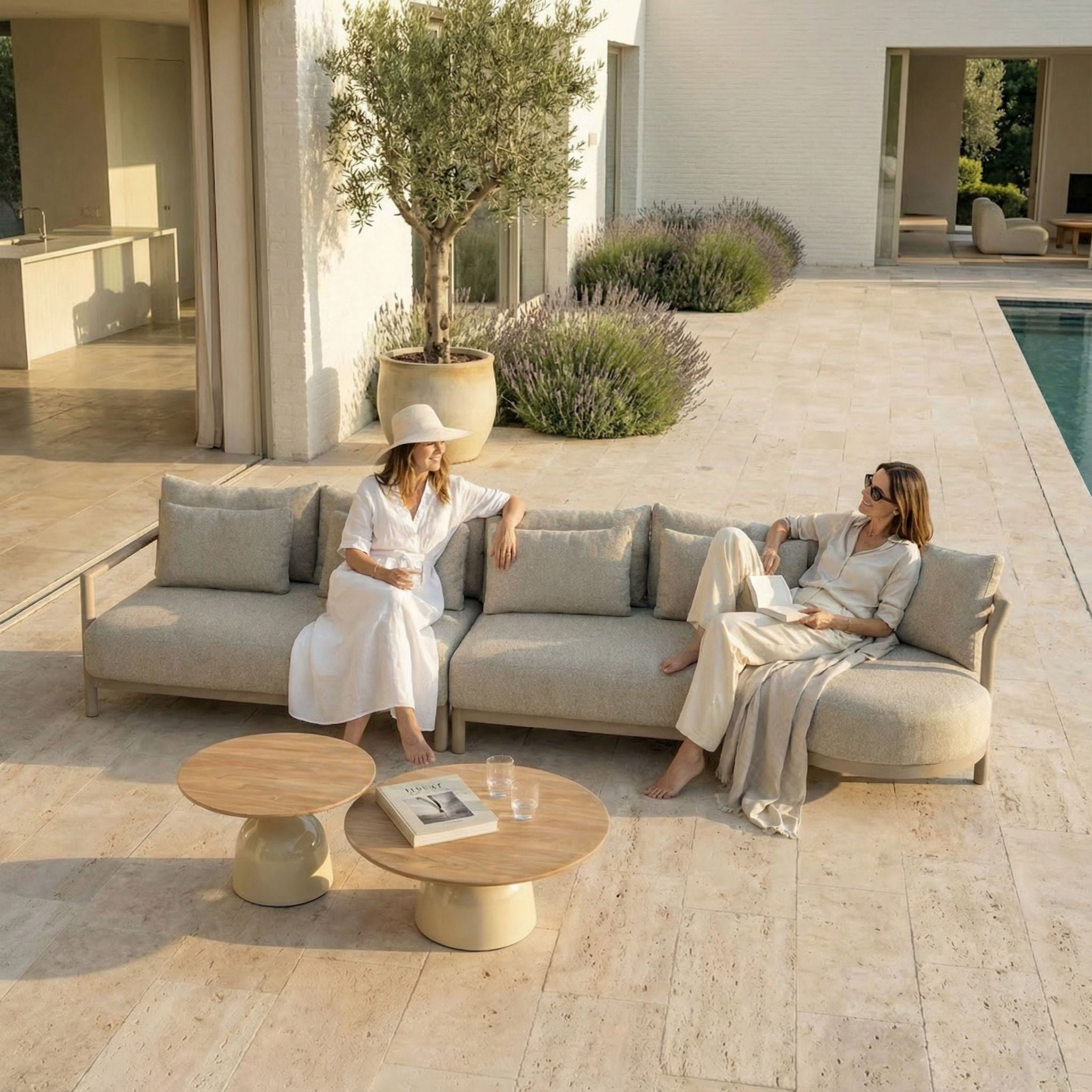 Salon de jardin MYRANA 5 places & duo de tables basses teck