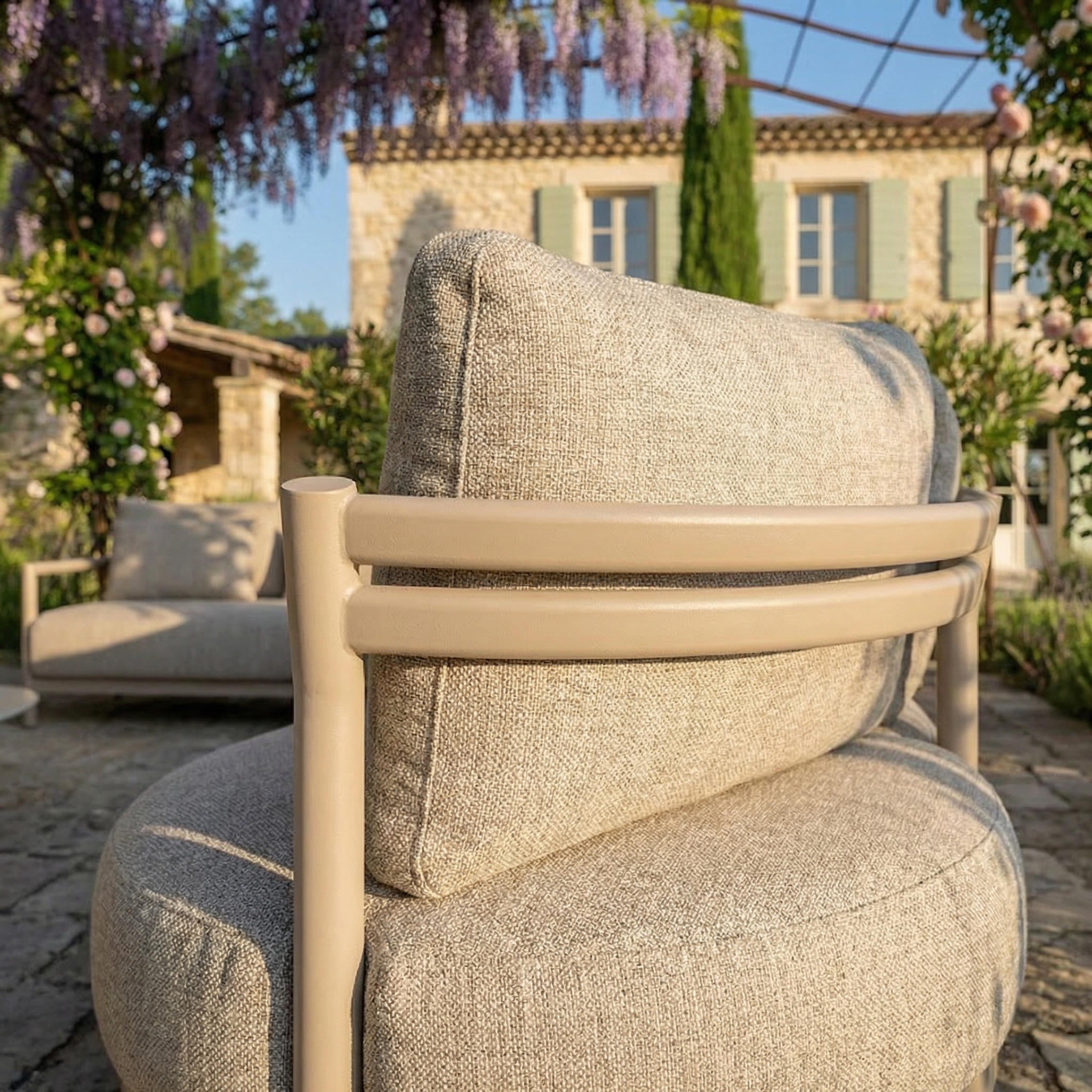 Salon de jardin MYRANA 6 places & duo de tables basses céramique