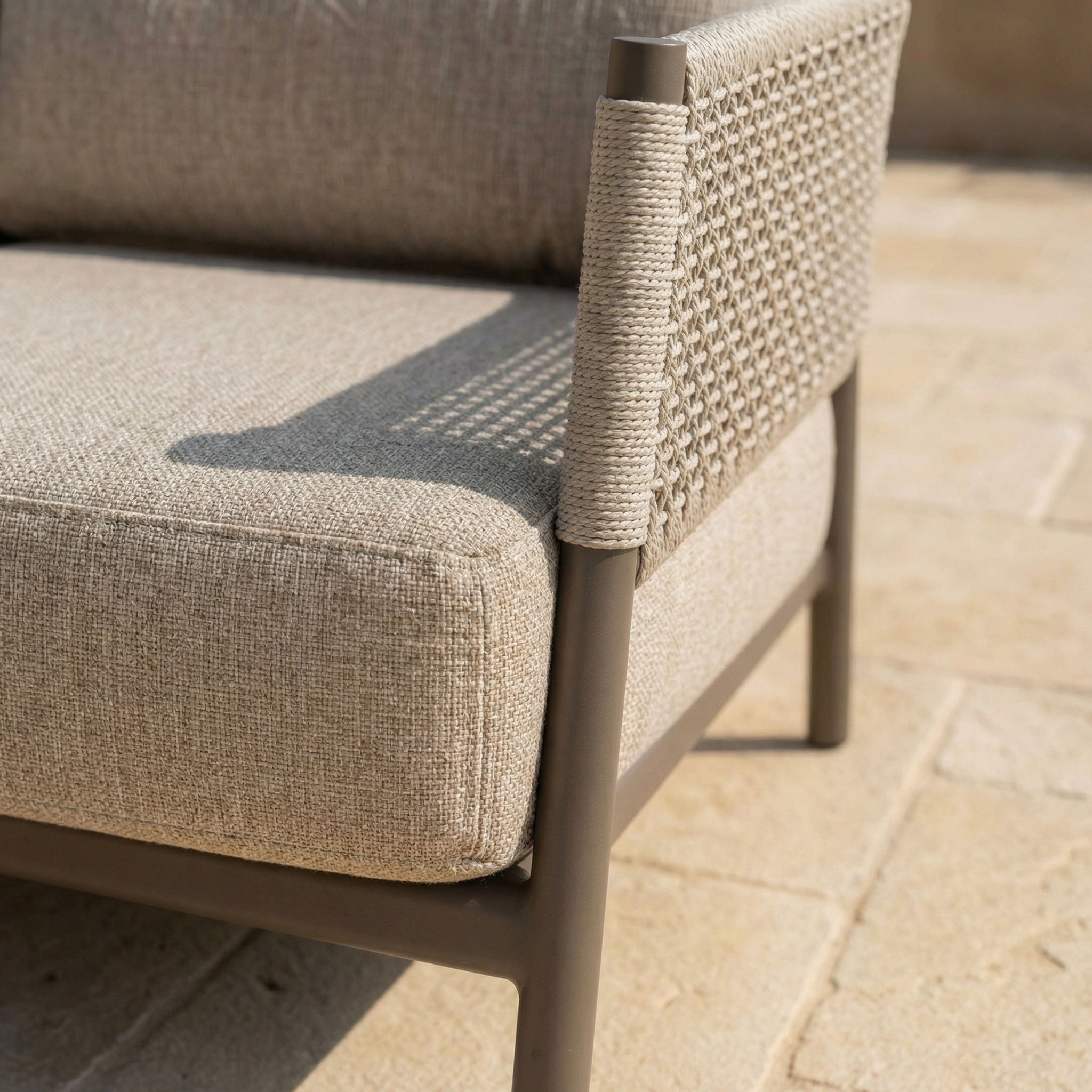 Salon de jardin SOLARA 5 places avec grande table basse et table d’appoint