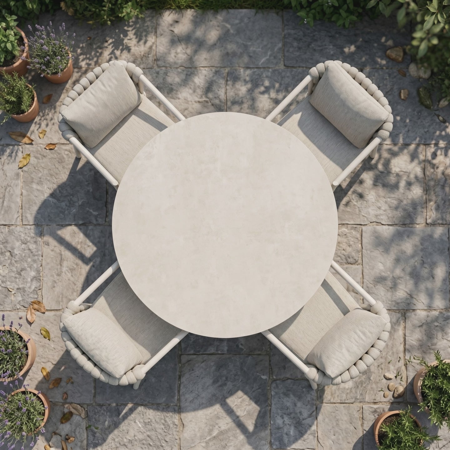 Vidéo de démonstration de la table ronde Nexa : focus sur la texture du plateau en pierre frittée